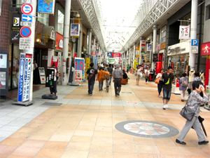 �������s�V���ِ��̂̓��̂�R